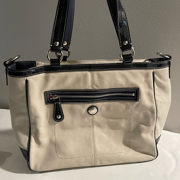 Coach Handbags - Coach Cream Leather Navy Blue Bag. Shoulder Tote Bag Purse